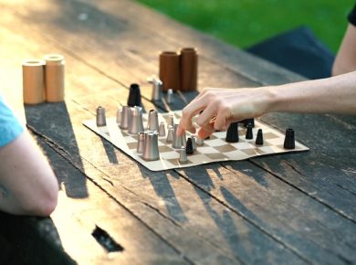 Compact Portable Crownes Chess Set