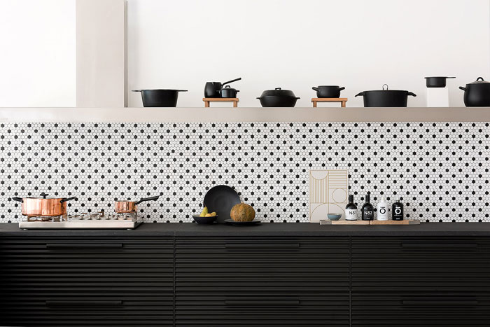 modern black and white kitchen decor
