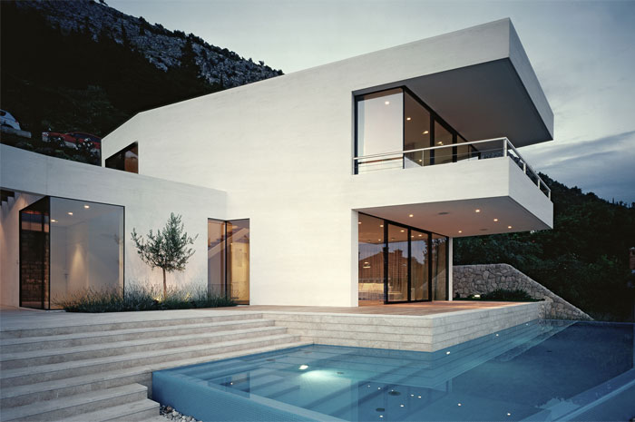 white-facade-u-house3